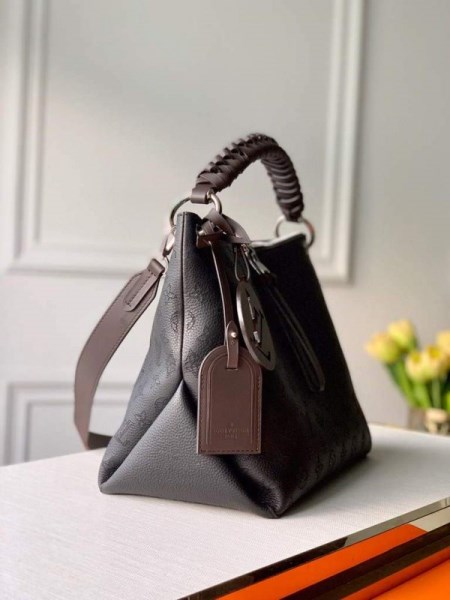 LV BEAUBOURG HOBO MM M56084 in 2023